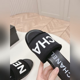 Средний каблук CHANEL Новая коллекция сандалий и тапочек 2024 Кла