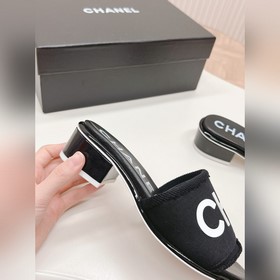 Средний каблук CHANEL Новая коллекция сандалий и тапочек 2024 Кла