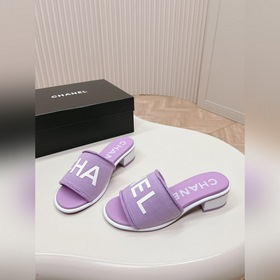 Средний каблук CHANEL Новая коллекция сандалий и тапочек 2024 Кла
