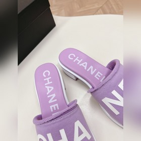 Средний каблук CHANEL Новая коллекция сандалий и тапочек 2024 Кла