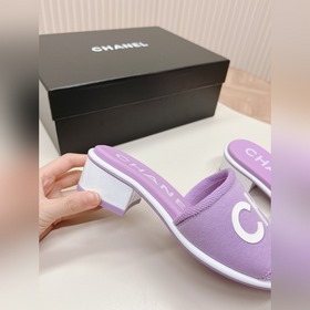 Средний каблук CHANEL Новая коллекция сандалий и тапочек 2024 Кла