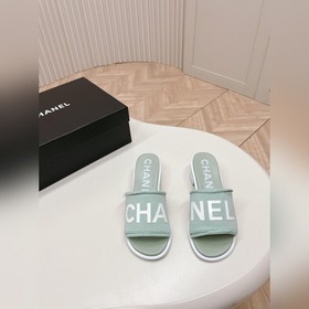 Средний каблук CHANEL Новая коллекция сандалий и тапочек 2024 Кла