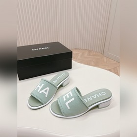 Средний каблук CHANEL Новая коллекция сандалий и тапочек 2024 Кла