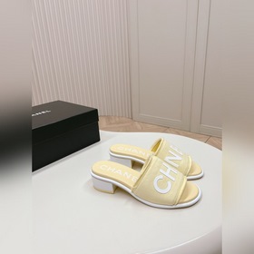 Средний каблук CHANEL Новая коллекция сандалий и тапочек 2024 Кла