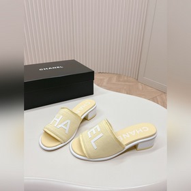 Средний каблук CHANEL Новая коллекция сандалий и тапочек 2024 Кла