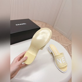 Средний каблук CHANEL Новая коллекция сандалий и тапочек 2024 Кла