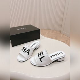 Средний каблук CHANEL Новая коллекция сандалий и тапочек 2024 Кла