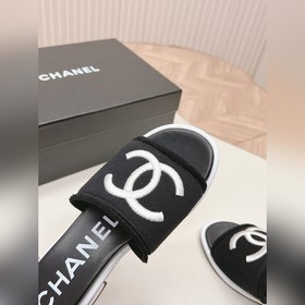 Средний каблук CHANEL Новая коллекция сандалий и тапочек 2024 Кла
