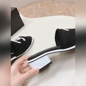 Средний каблук CHANEL Новая коллекция сандалий и тапочек 2024 Кла
