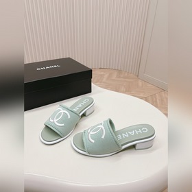 Средний каблук CHANEL Новая коллекция сандалий и тапочек 2024 Кла