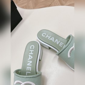 Средний каблук CHANEL Новая коллекция сандалий и тапочек 2024 Кла