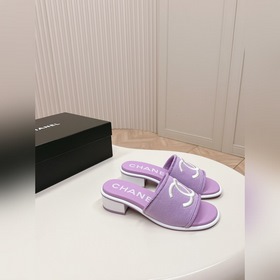 Средний каблук CHANEL Новая коллекция сандалий и тапочек 2024 Кла