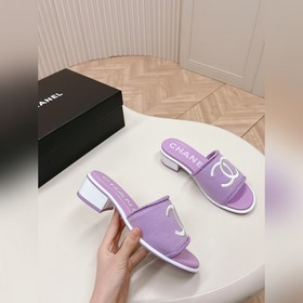 Средний каблук CHANEL Новая коллекция сандалий и тапочек 2024 Кла