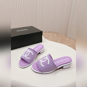 Средний каблук CHANEL Новая коллекция сандалий и тапочек 2024 Кла