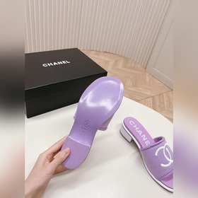 Средний каблук CHANEL Новая коллекция сандалий и тапочек 2024 Кла
