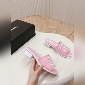 Средний каблук CHANEL Новая коллекция сандалий и тапочек 2024 Кла