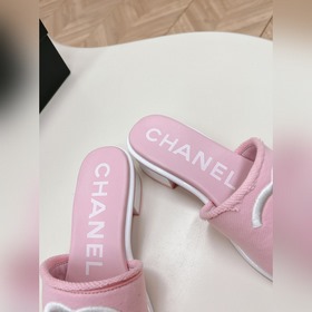 Средний каблук CHANEL Новая коллекция сандалий и тапочек 2024 Кла