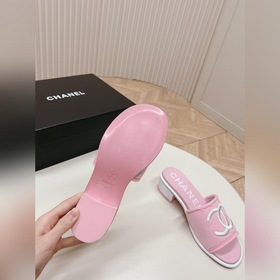 Средний каблук CHANEL Новая коллекция сандалий и тапочек 2024 Кла
