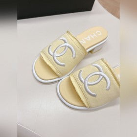 Средний каблук CHANEL Новая коллекция сандалий и тапочек 2024 Кла