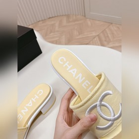 Средний каблук CHANEL Новая коллекция сандалий и тапочек 2024 Кла
