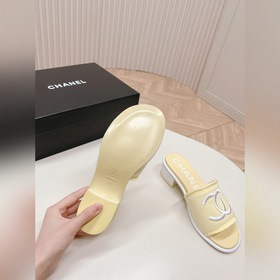 Средний каблук CHANEL Новая коллекция сандалий и тапочек 2024 Кла