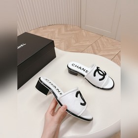 Средний каблук CHANEL Новая коллекция сандалий и тапочек 2024 Кла