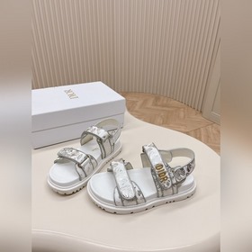 Классическая модель в обновленном исполнении с новой цветовой гам