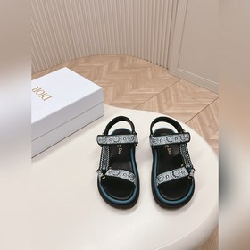 Классический дизайн с обновленными цветами новой палитрой 2024 го
