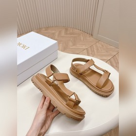 Однотонные классические сандалии-сланцы Dior с обновленной палитр