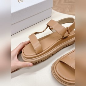 Однотонные классические сандалии-сланцы Dior с обновленной палитр
