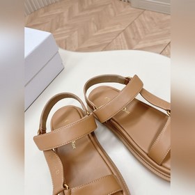Однотонные классические сандалии-сланцы Dior с обновленной палитр