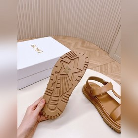 Однотонные классические сандалии-сланцы Dior с обновленной палитр