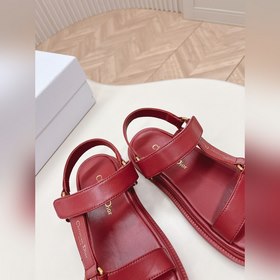Однотонные классические сандалии-сланцы Dior с обновленной палитр