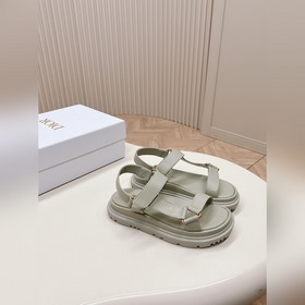 Однотонные классические сандалии-сланцы Dior с обновленной палитр