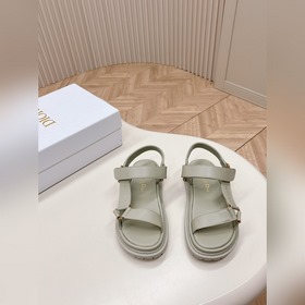 Однотонные классические сандалии-сланцы Dior с обновленной палитр