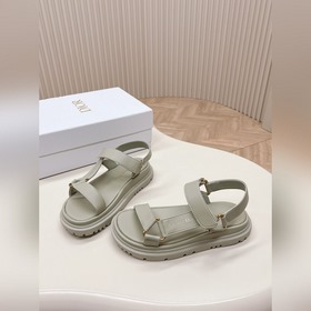 Однотонные классические сандалии-сланцы Dior с обновленной палитр