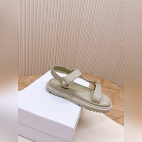 Однотонные классические сандалии-сланцы Dior с обновленной палитр