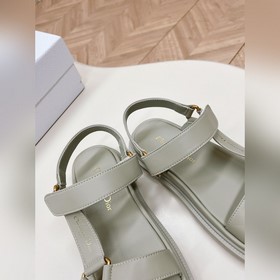 Однотонные классические сандалии-сланцы Dior с обновленной палитр