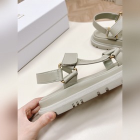 Однотонные классические сандалии-сланцы Dior с обновленной палитр