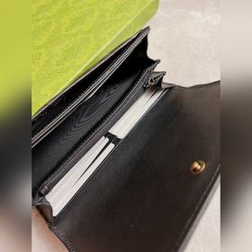 Новинка GUCCI — длинный кожаный кошелек GG Marmont, изготовленный