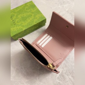 Официальный сайт GUCCI ~ Кожаный кошелек с двойным G из металла ц