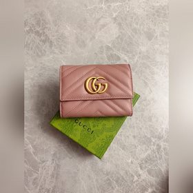 Официальный сайт GUCCI ~ Кожаный кошелек с двойным G из металла ц