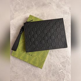 Новая серия мужских сумок Gucci из черного каучука с блестящим эф