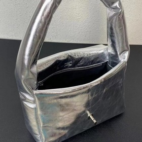 Balenciag 2025 весна-лето, новинка Monaco. Новая модель из матово