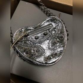Оригинальная модель от BALENCIAGA, Le Cagole Heart, отличается от