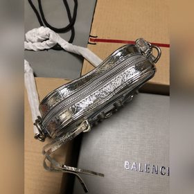 Оригинальная модель от BALENCIAGA, Le Cagole Heart, отличается от