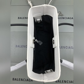 Маленькая квадратная сумка BALENCIAG из Парижа, изготовлена из им