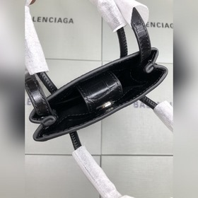 Новый член семейства кожаных сумок Balenciaga из Парижа — сумка д