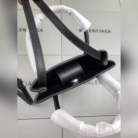 Новый член семейства кожаных сумок Balenciaga из Парижа — сумка д