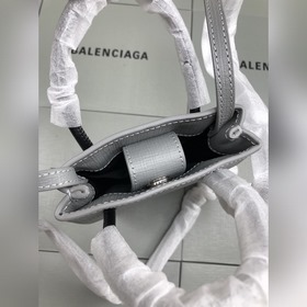 Новый член семейства кожаных сумок Balenciaga из Парижа — сумка д